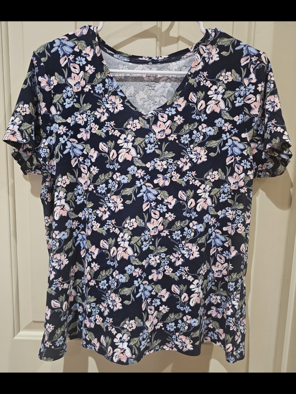 Croft and Barrow Floral V-Neck Tee - Women Size Large